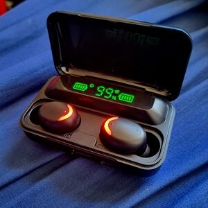 Black Wireless Earbuds with Charging Case F9-5 TWS